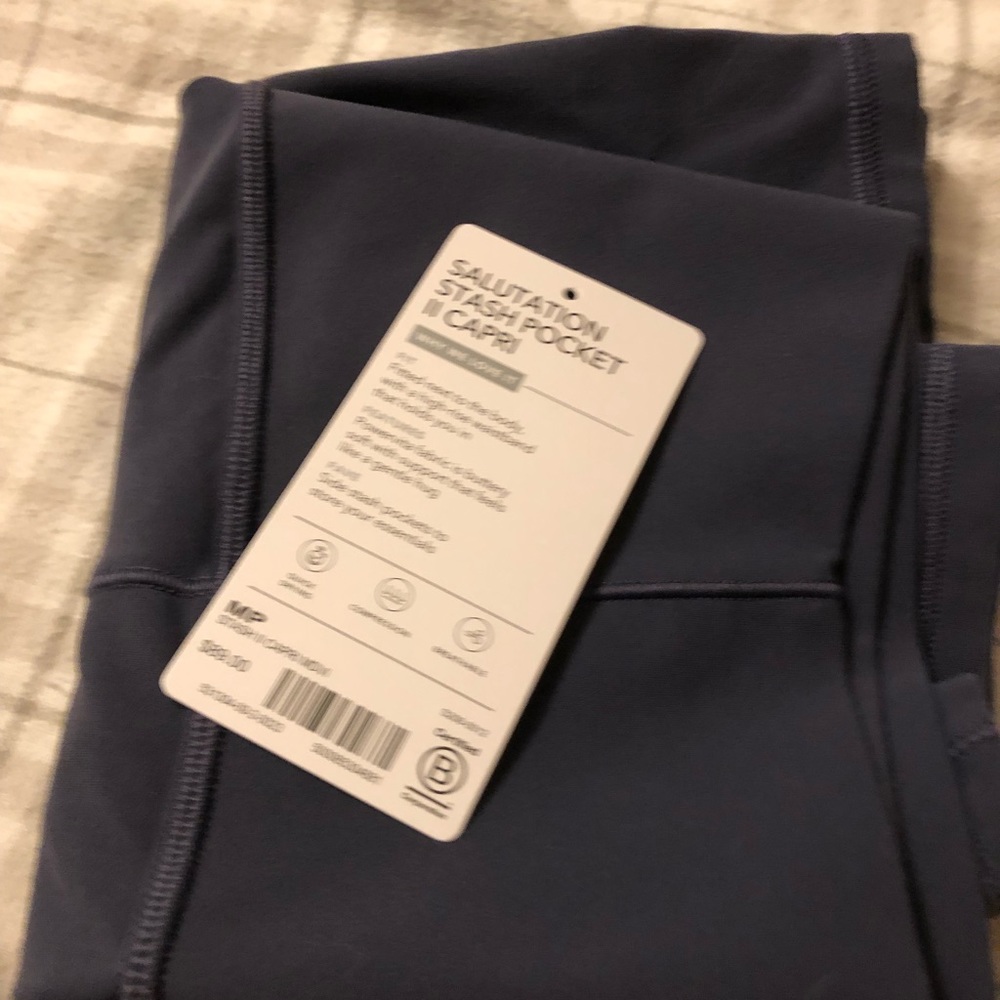Athleta Salutation Stash pocket capris